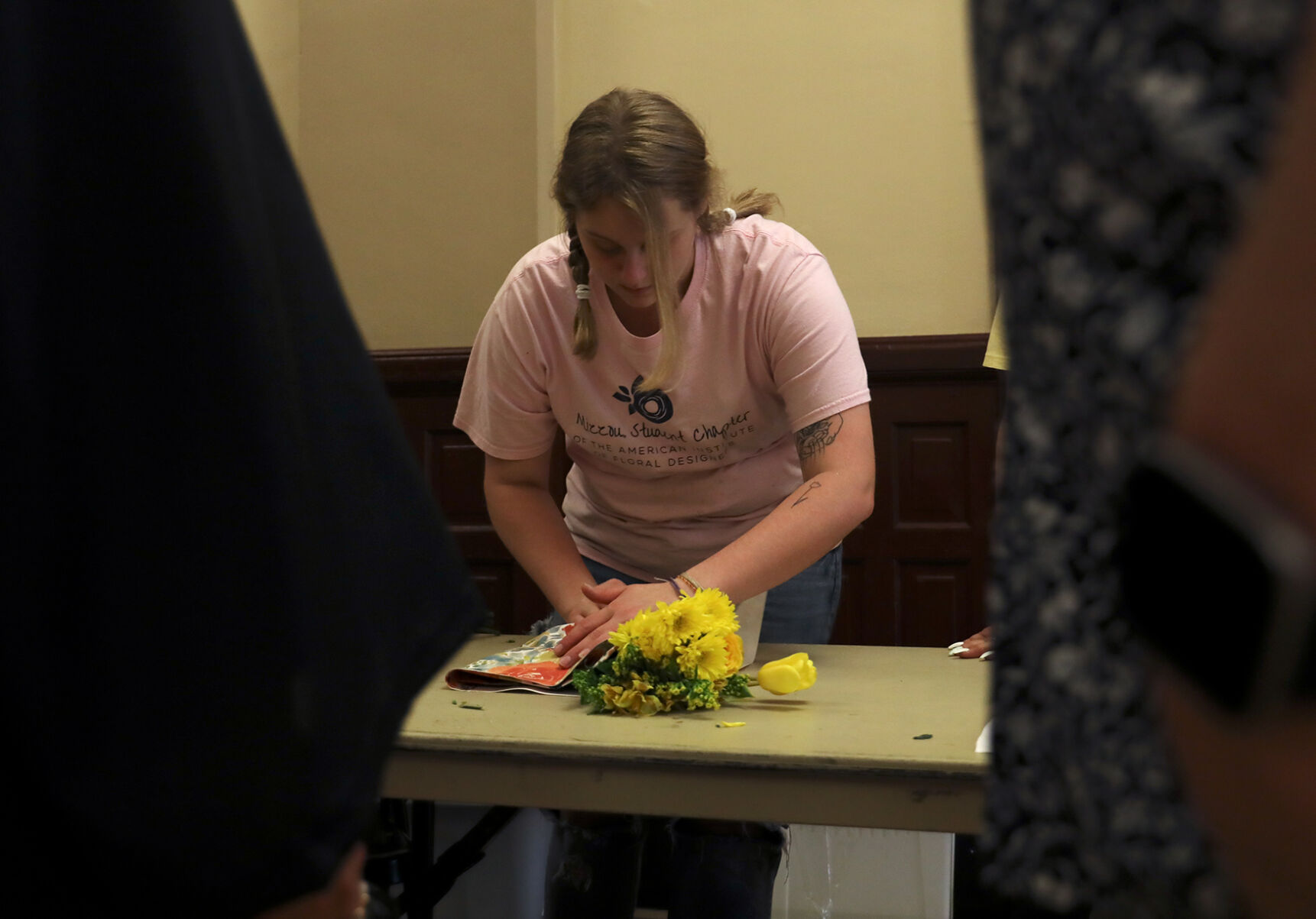 Junior Brenna Heavin prepares a bouquet for a graduate
